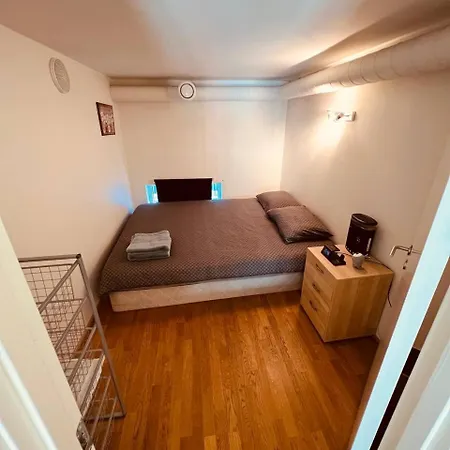 Privet In Shared Apartment, Privat overnatting *