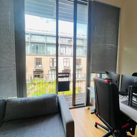 Privet In Shared Apartment, *